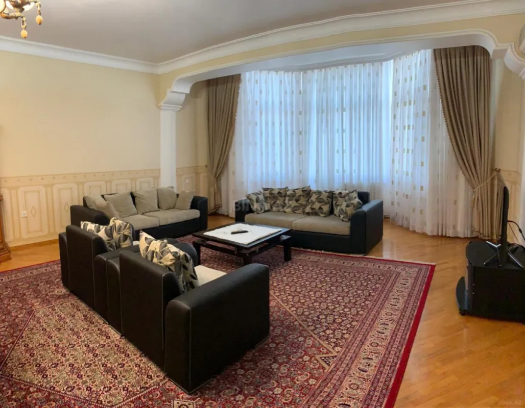 Kirayə verilir 4 otaqlı mənzil 210 m²