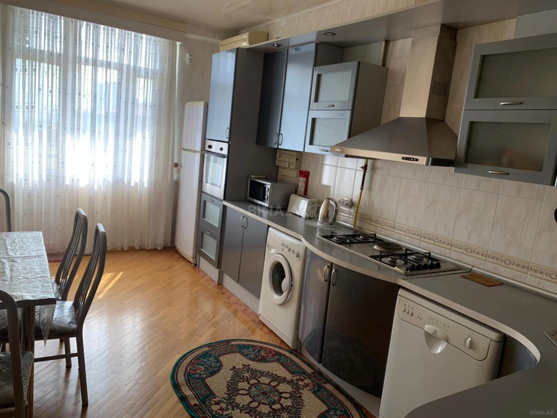 Kirayə verilir 4 otaqlı mənzil 210 m²