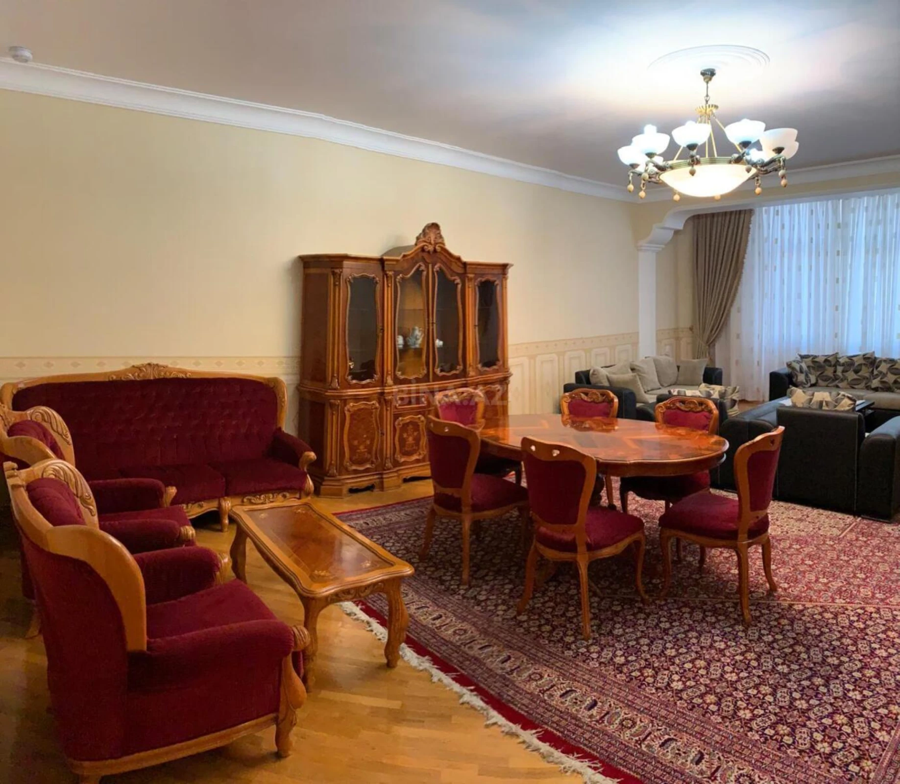 Kirayə verilir 4 otaqlı mənzil 210 m²