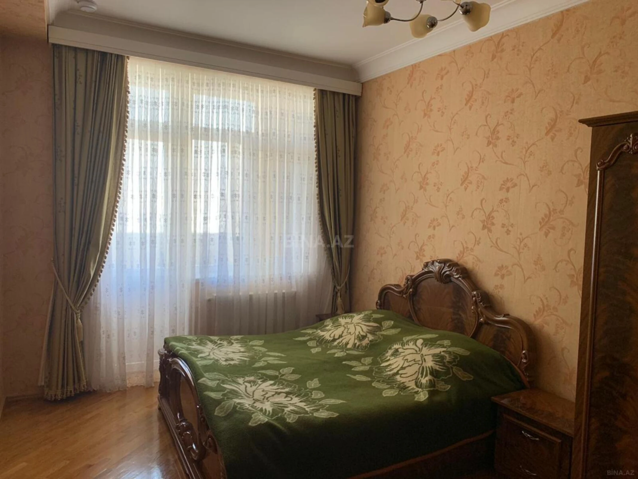 Kirayə verilir 4 otaqlı mənzil 210 m²