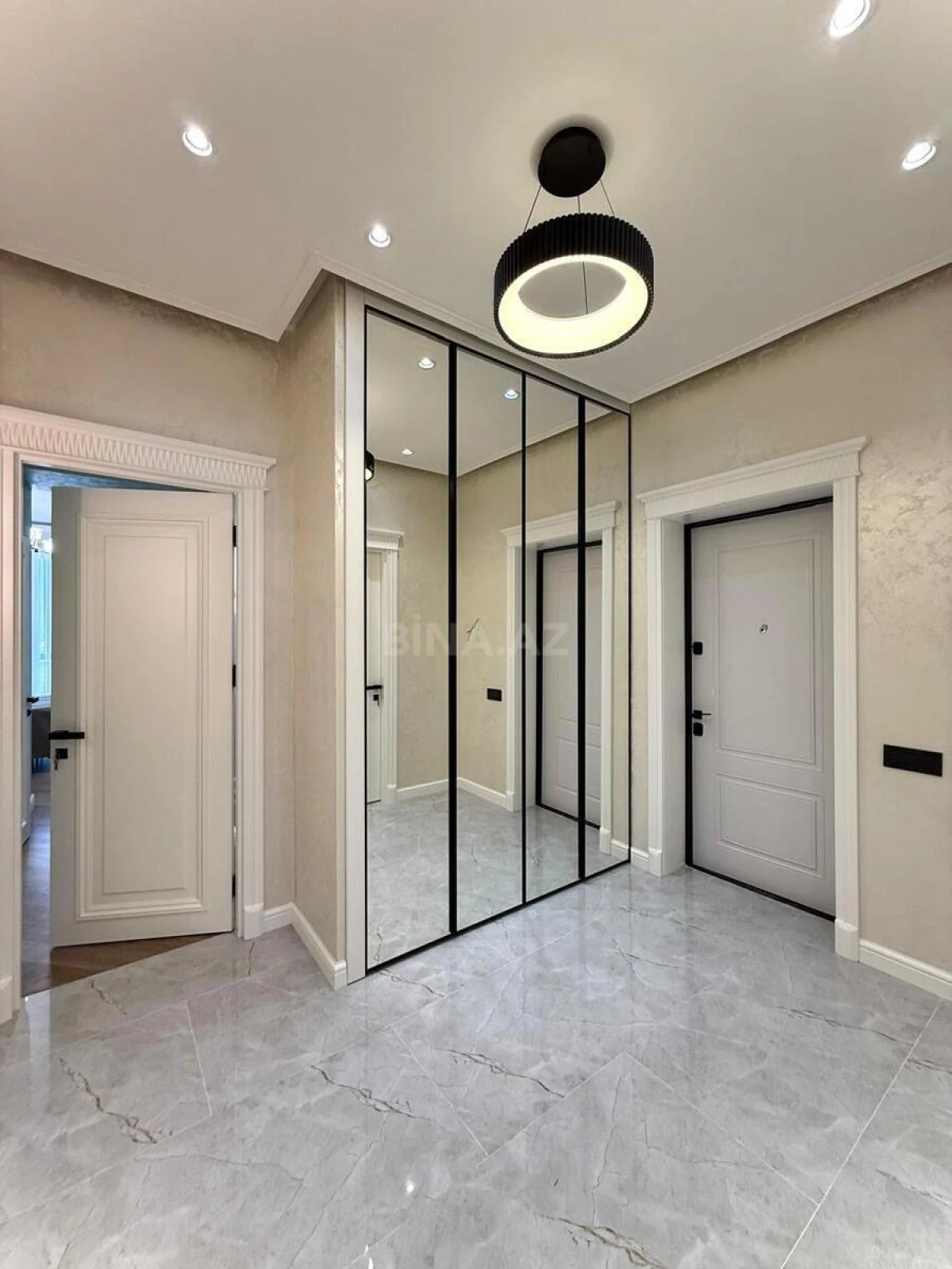 Satılır 3 otaqlı mənzil 104 m²