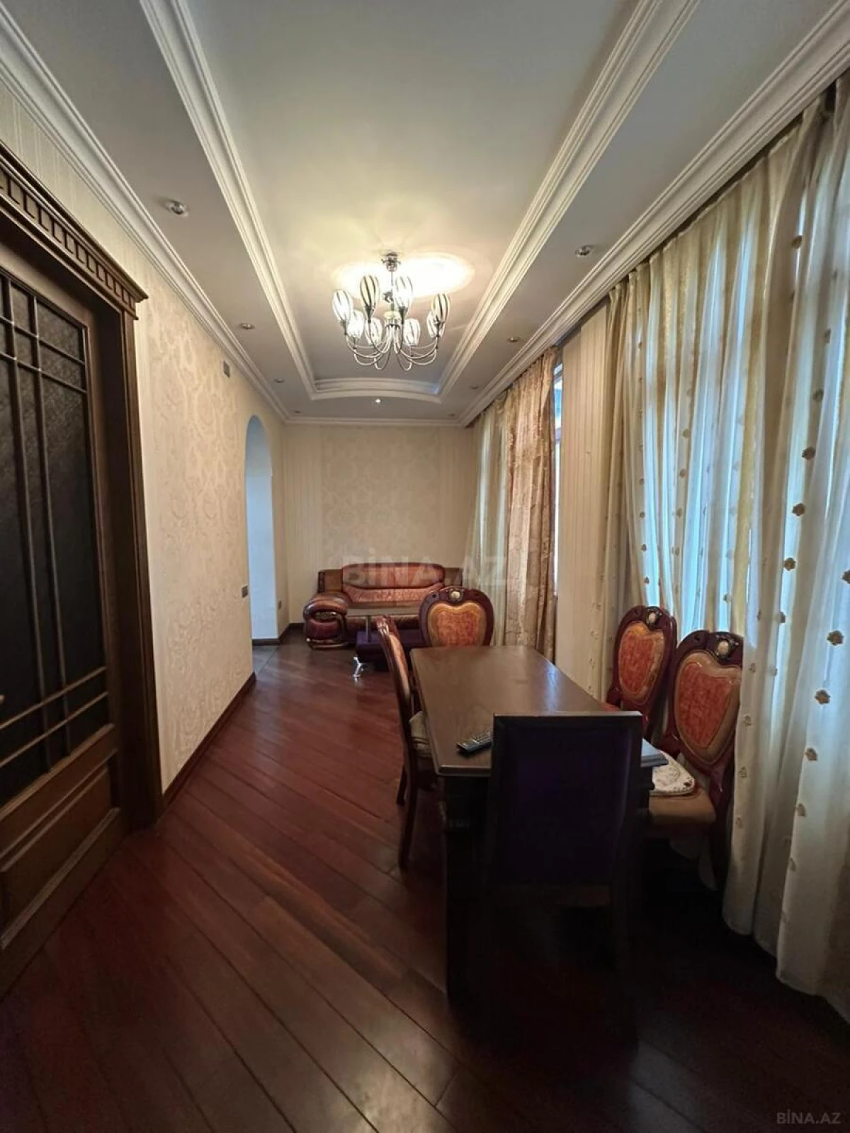 Kirayə verilir 4 otaqlı mənzil 180 m²