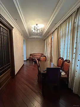 Kirayə verilir 4 otaqlı mənzil 180 m²