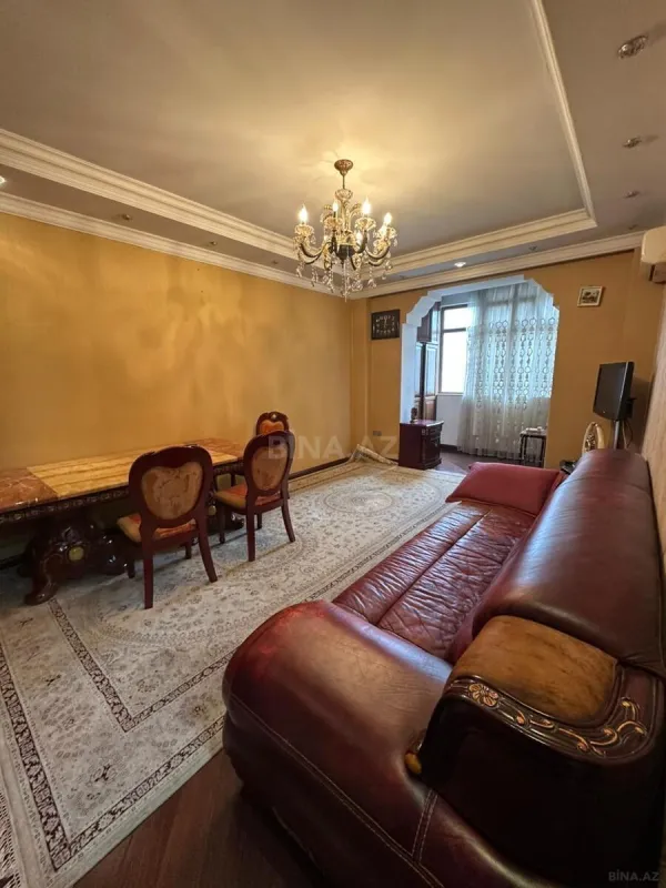 Kirayə verilir 4 otaqlı mənzil 180 m²