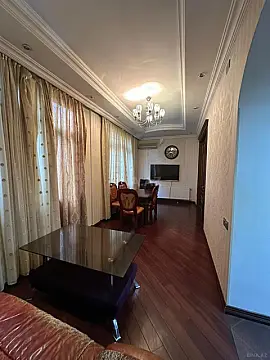 Kirayə verilir 4 otaqlı mənzil 180 m²