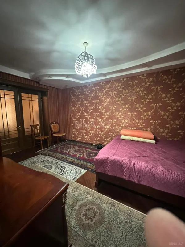 Kirayə verilir 4 otaqlı mənzil 180 m²