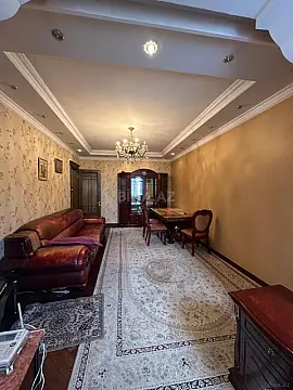 Kirayə verilir 4 otaqlı mənzil 180 m²