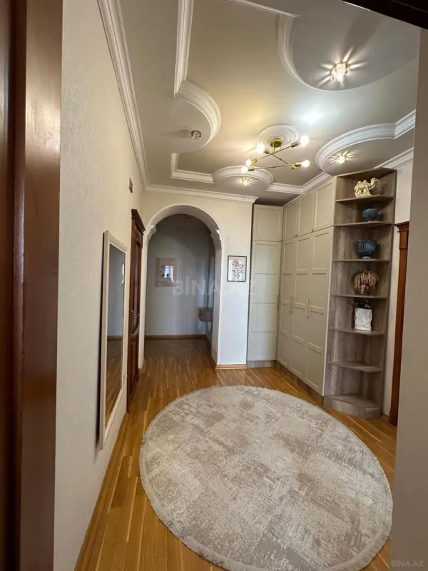 Satılır 3 otaqlı mənzil 124 m²