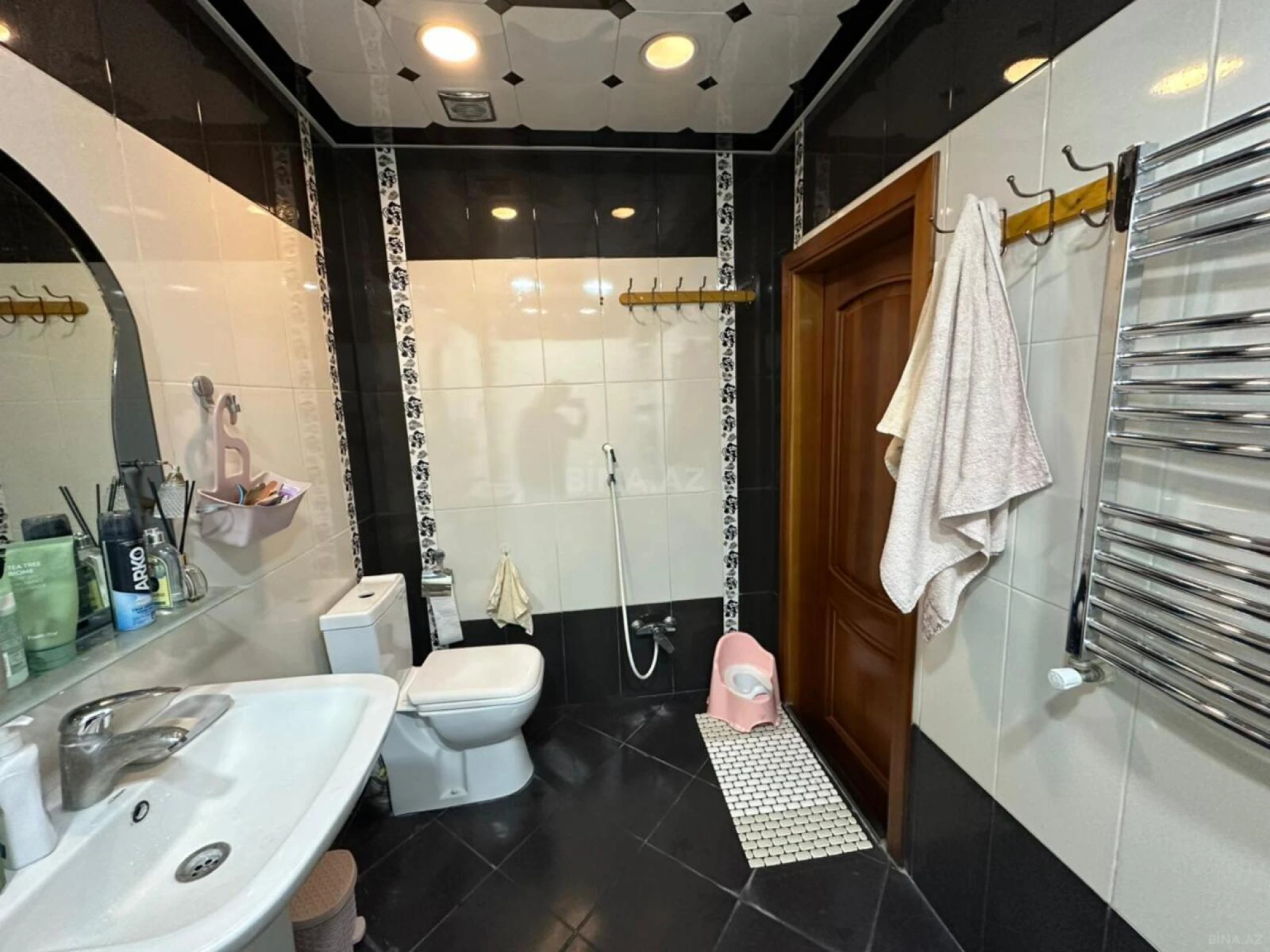 Satılır 3 otaqlı mənzil 124 m²