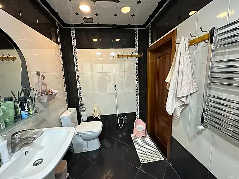 Satılır 3 otaqlı mənzil 124 m²