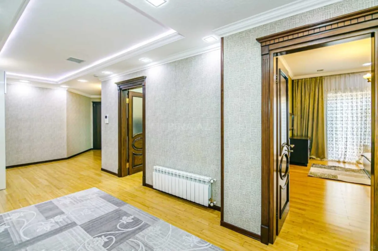 Kirayə verilir 3 otaqlı mənzil 170 m²