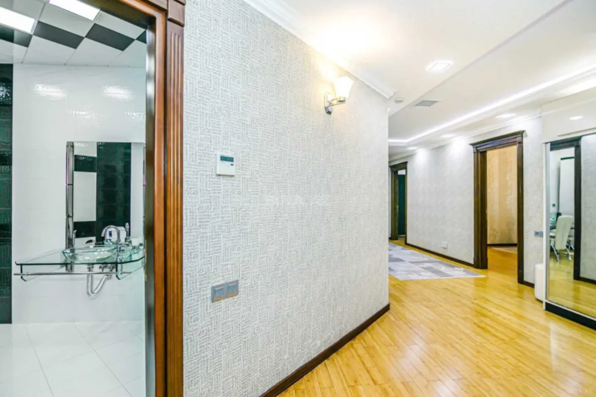 Kirayə verilir 3 otaqlı mənzil 170 m²