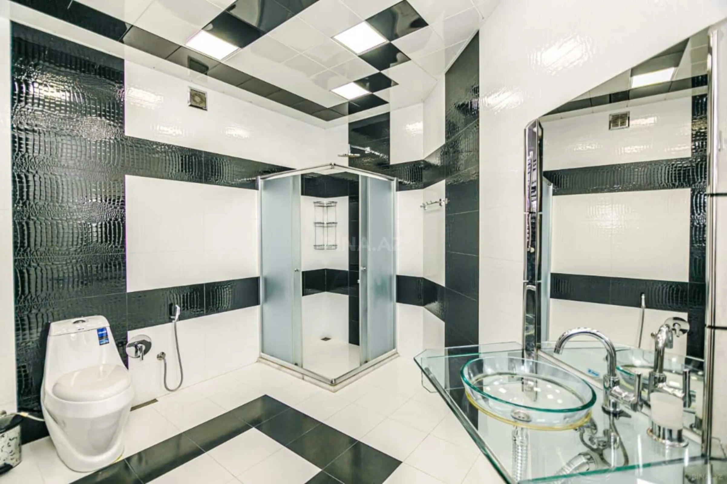 Kirayə verilir 3 otaqlı mənzil 170 m²