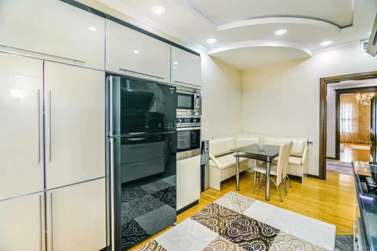 Kirayə verilir 3 otaqlı mənzil 170 m²