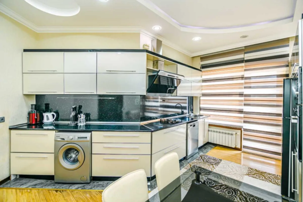 Kirayə verilir 3 otaqlı mənzil 170 m²