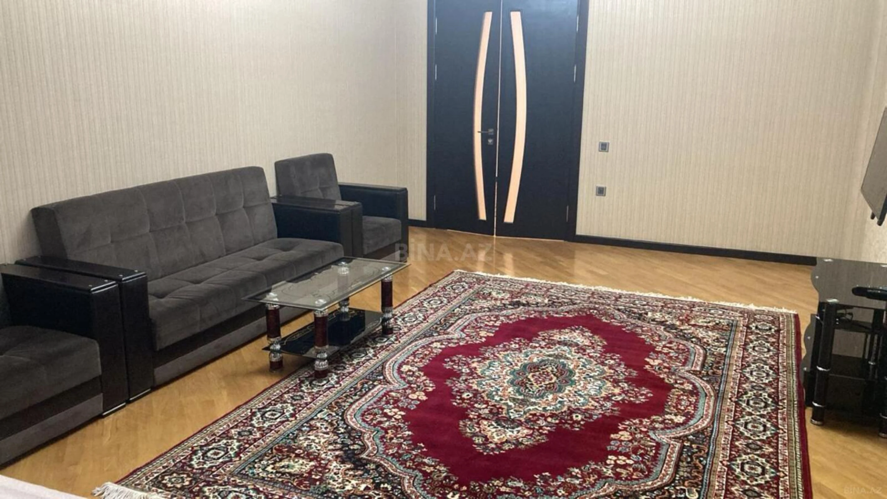 Kirayə verilir 3 otaqlı mənzil 140 m²