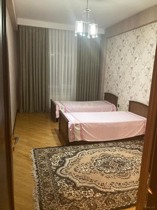 Kirayə verilir 3 otaqlı mənzil 140 m²