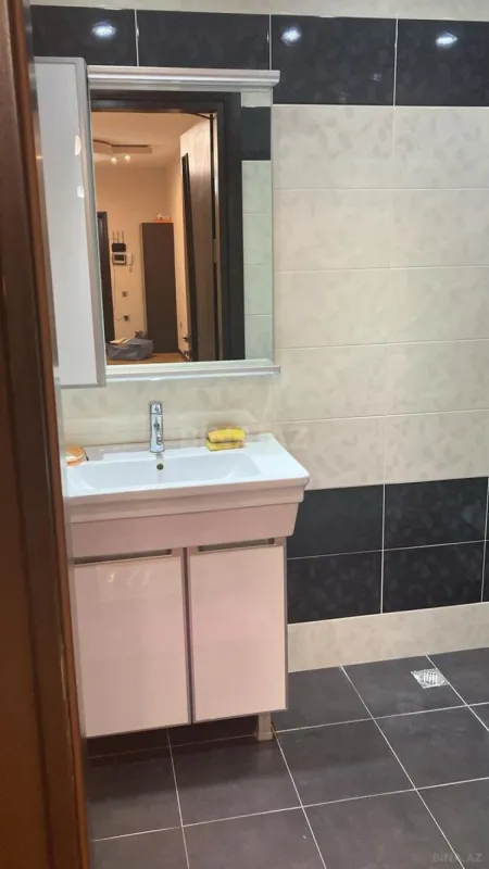 Kirayə verilir 3 otaqlı mənzil 140 m²