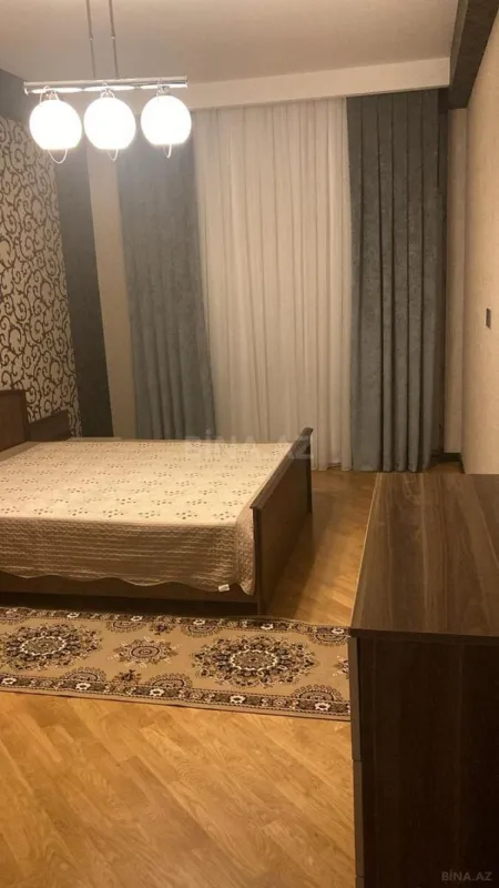 Kirayə verilir 3 otaqlı mənzil 140 m²