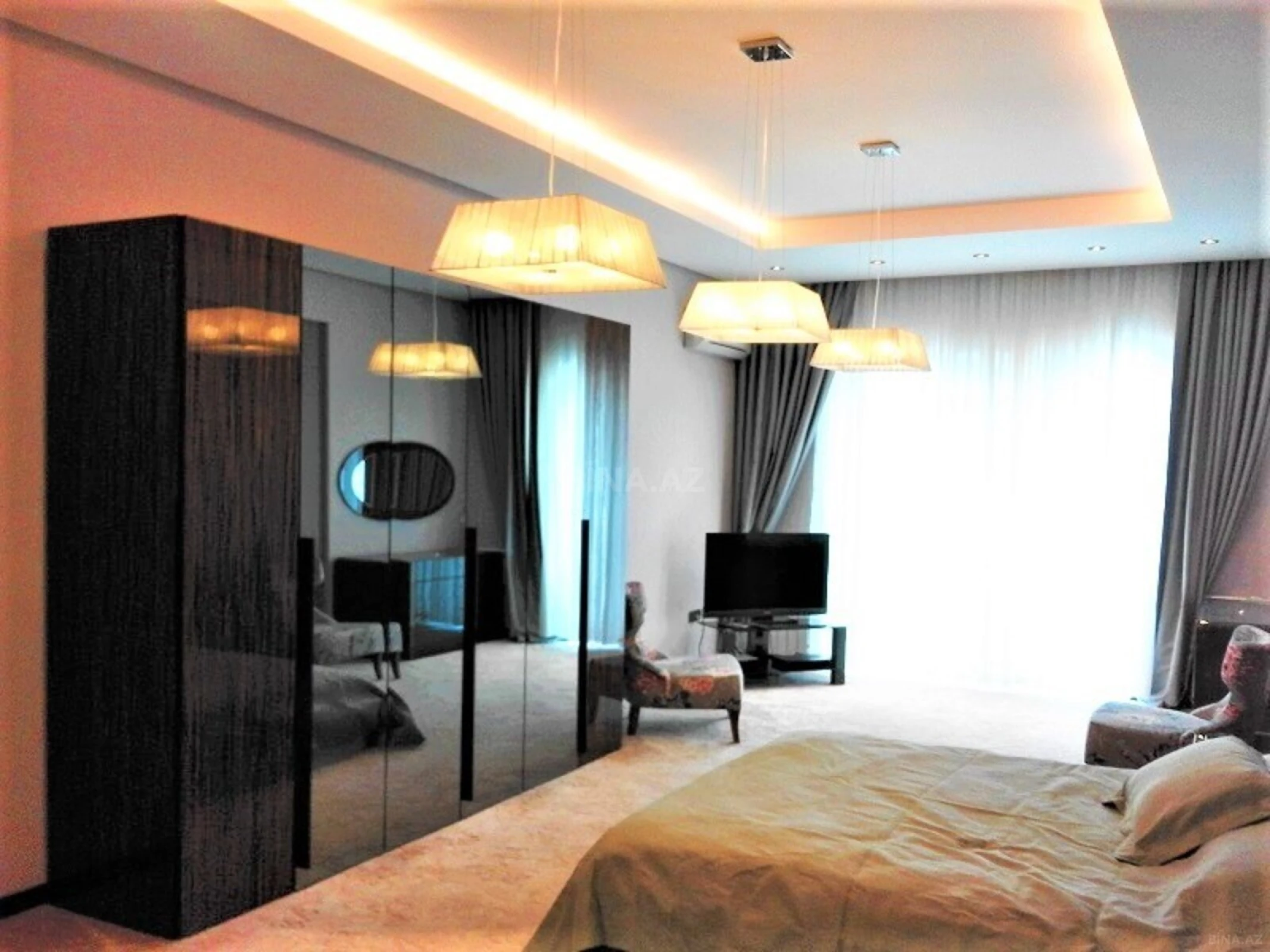 Kirayə verilir 4 otaqlı mənzil 230 m²