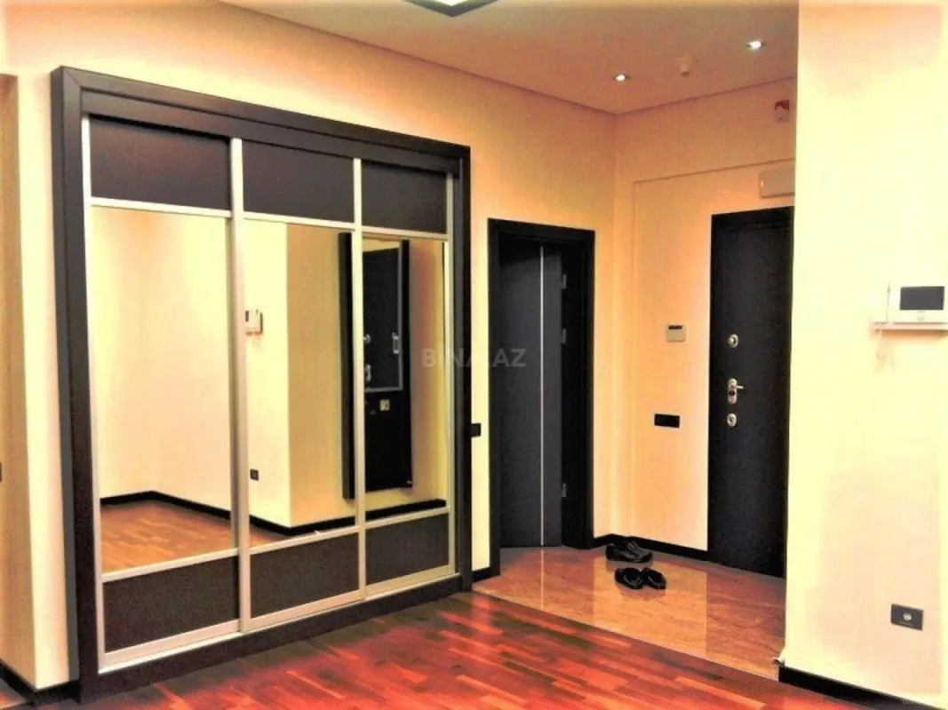 Kirayə verilir 4 otaqlı mənzil 230 m²