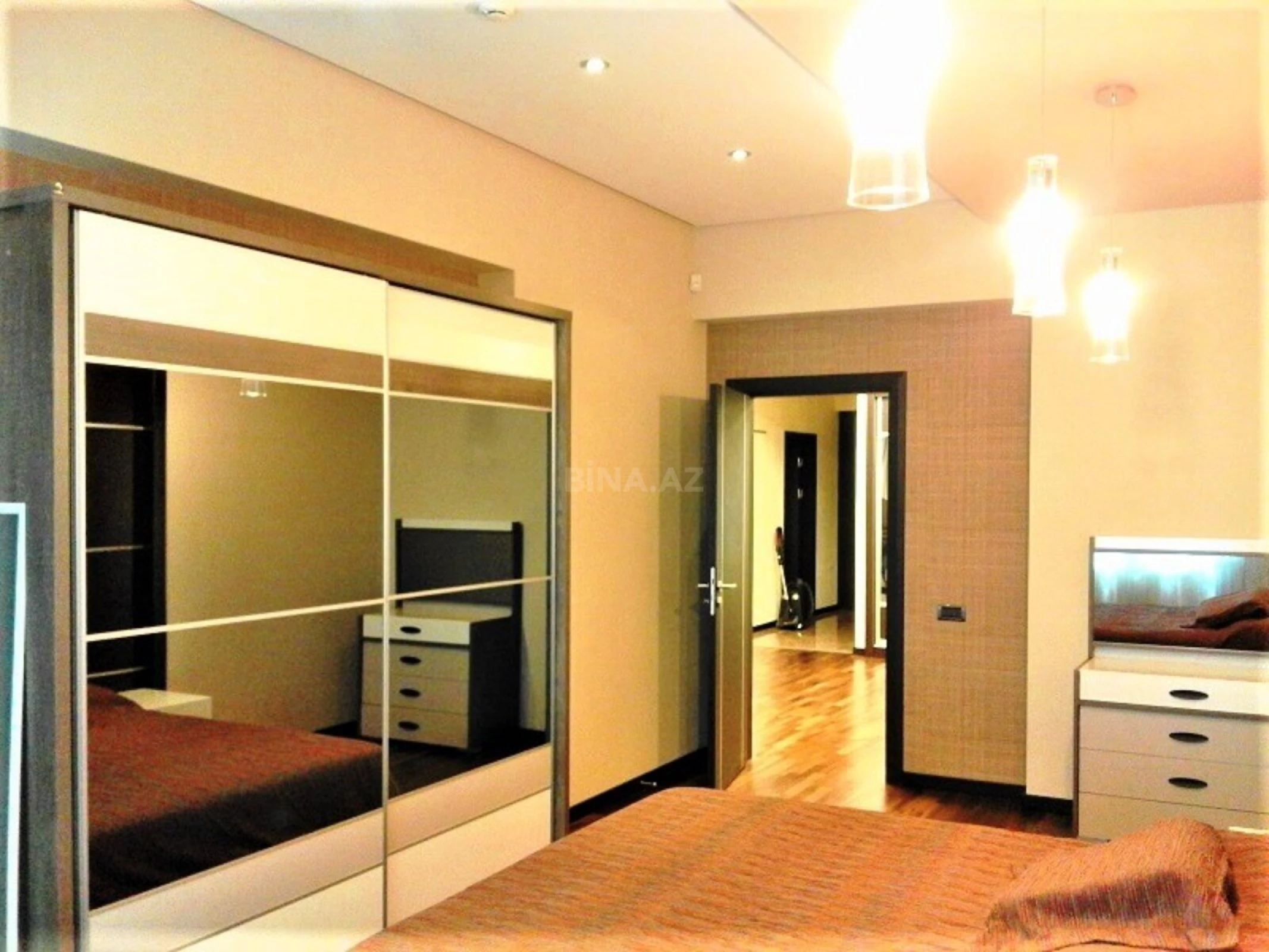 Kirayə verilir 4 otaqlı mənzil 230 m²