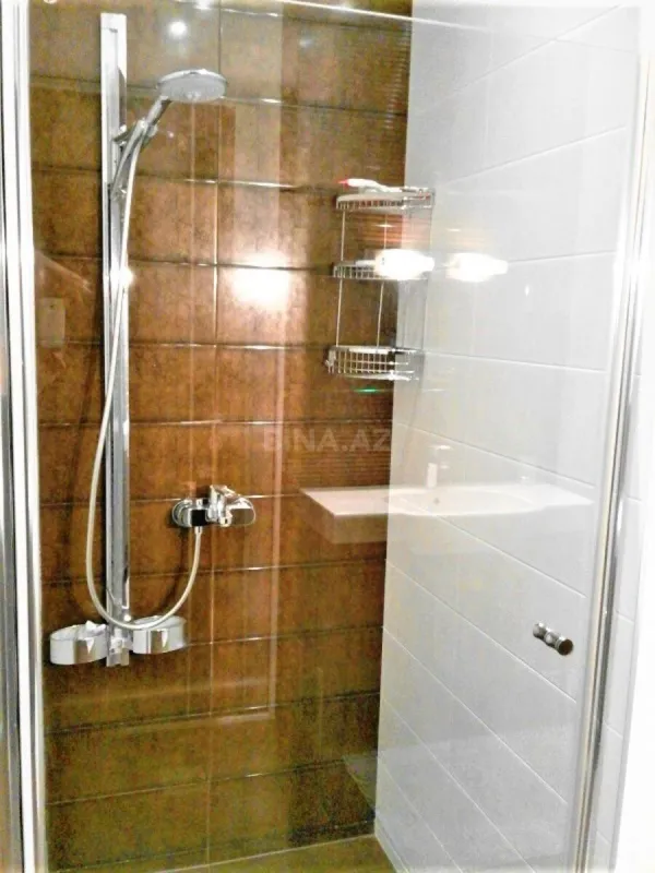 Kirayə verilir 4 otaqlı mənzil 230 m²