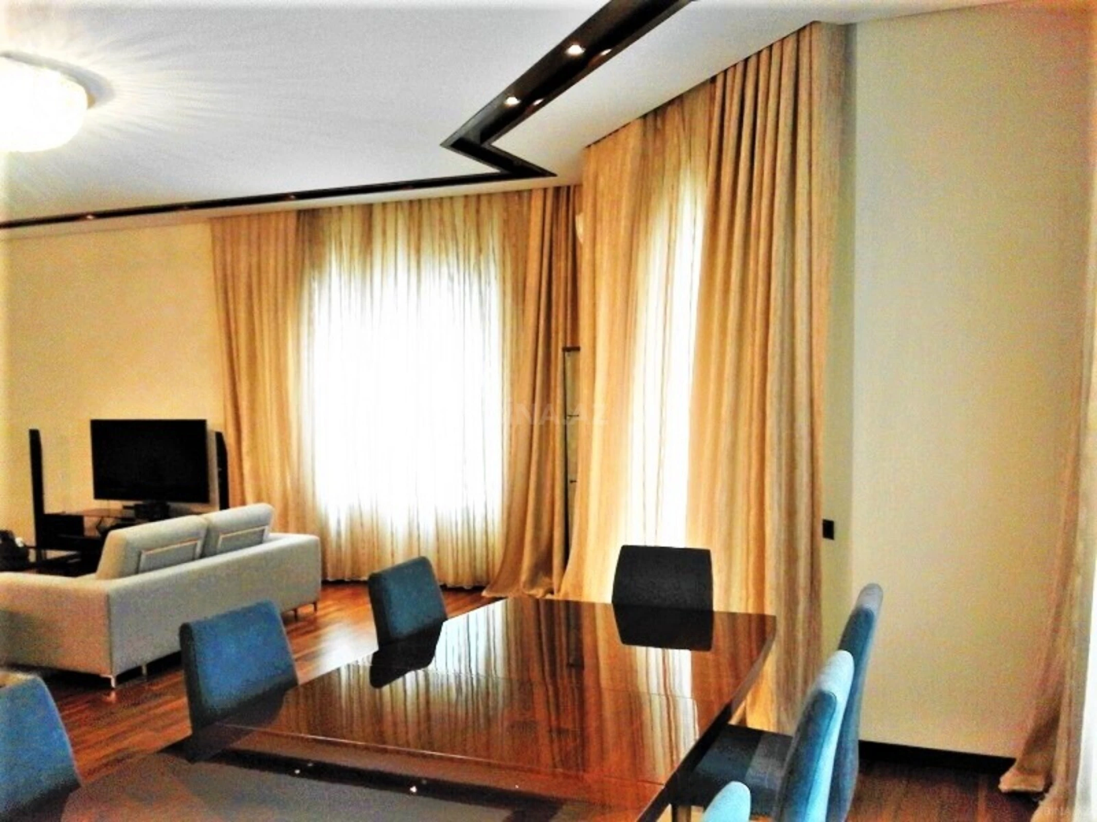 Kirayə verilir 4 otaqlı mənzil 230 m²