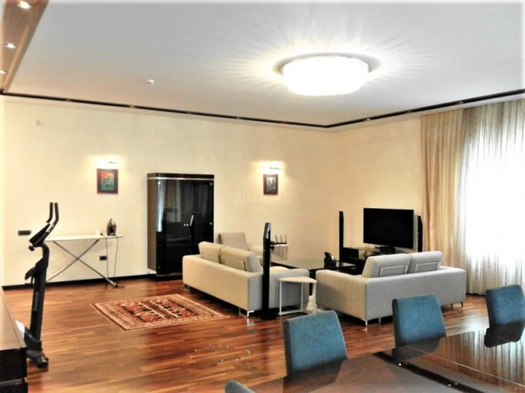 Kirayə verilir 4 otaqlı mənzil 230 m²