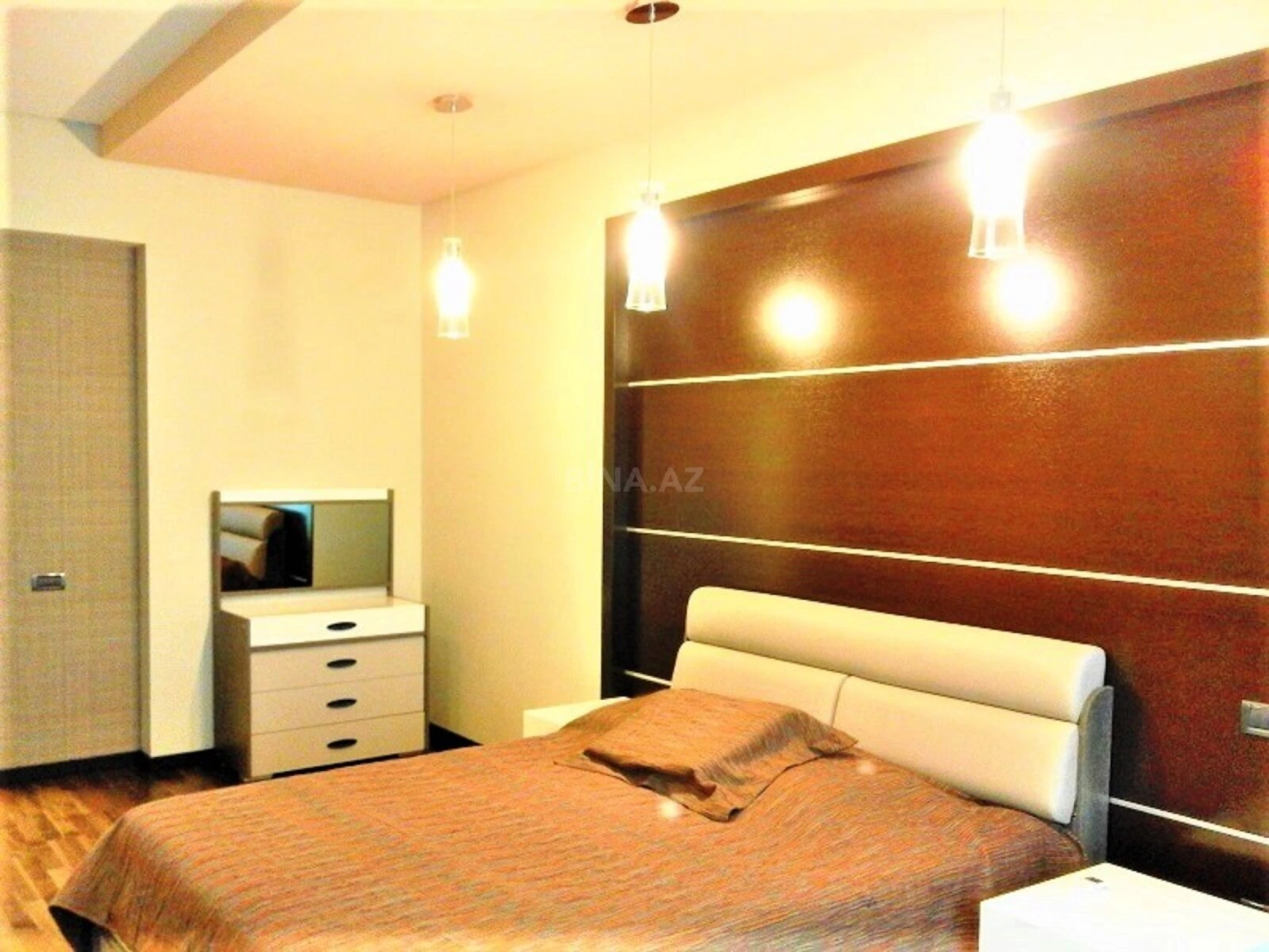 Kirayə verilir 4 otaqlı mənzil 230 m²