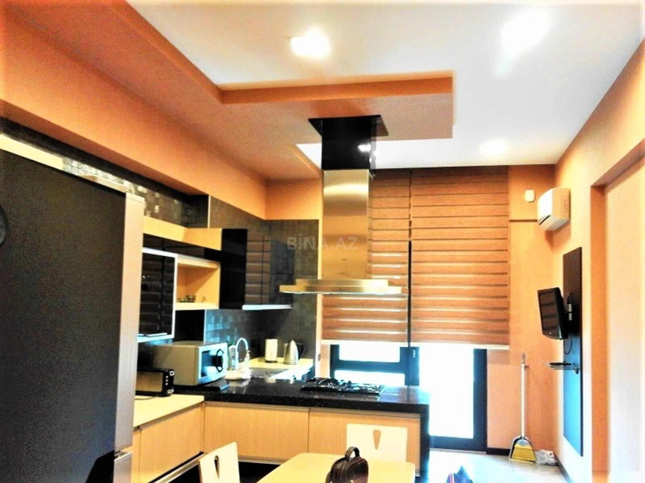 Kirayə verilir 4 otaqlı mənzil 230 m²