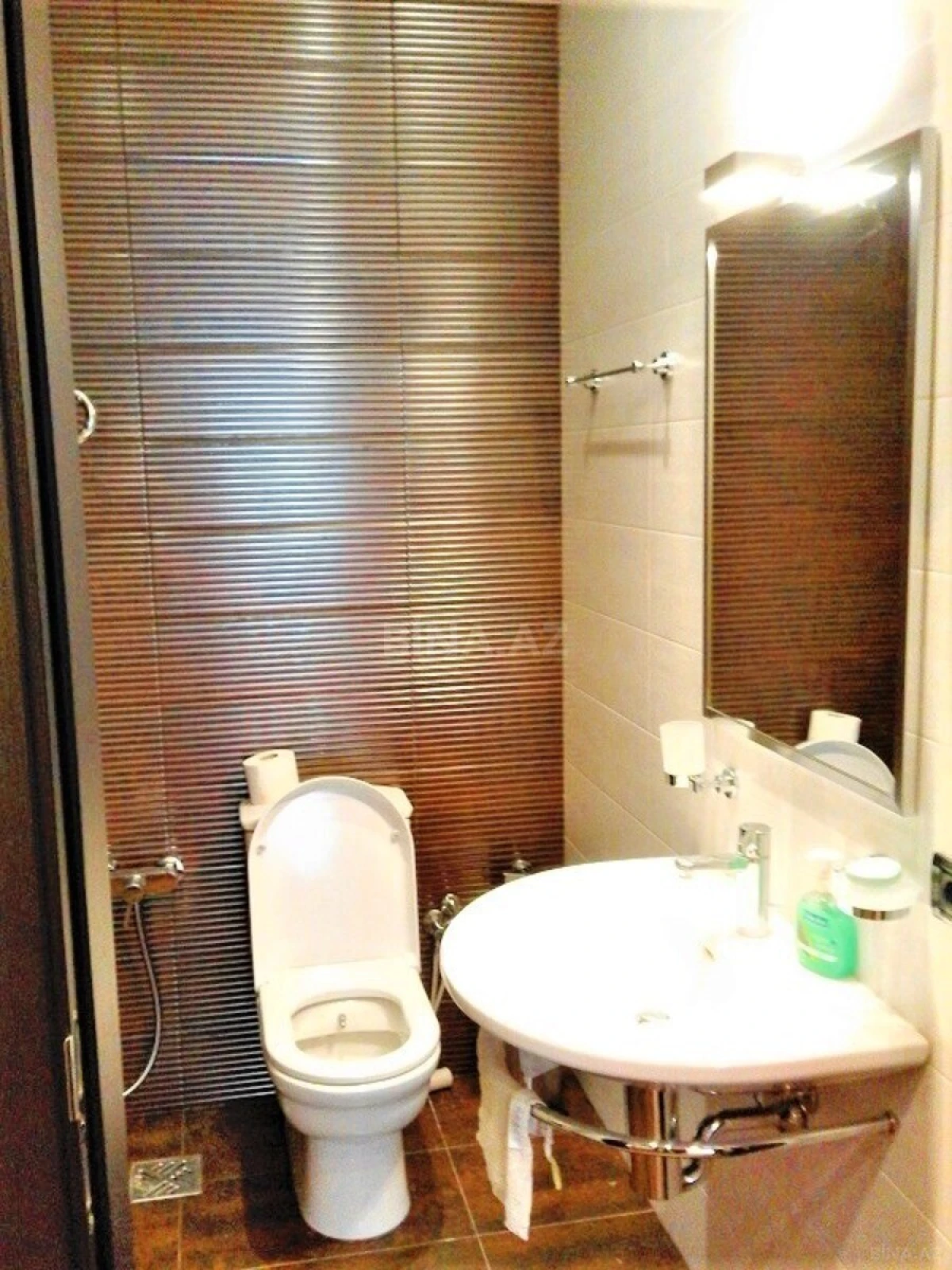 Kirayə verilir 4 otaqlı mənzil 230 m²