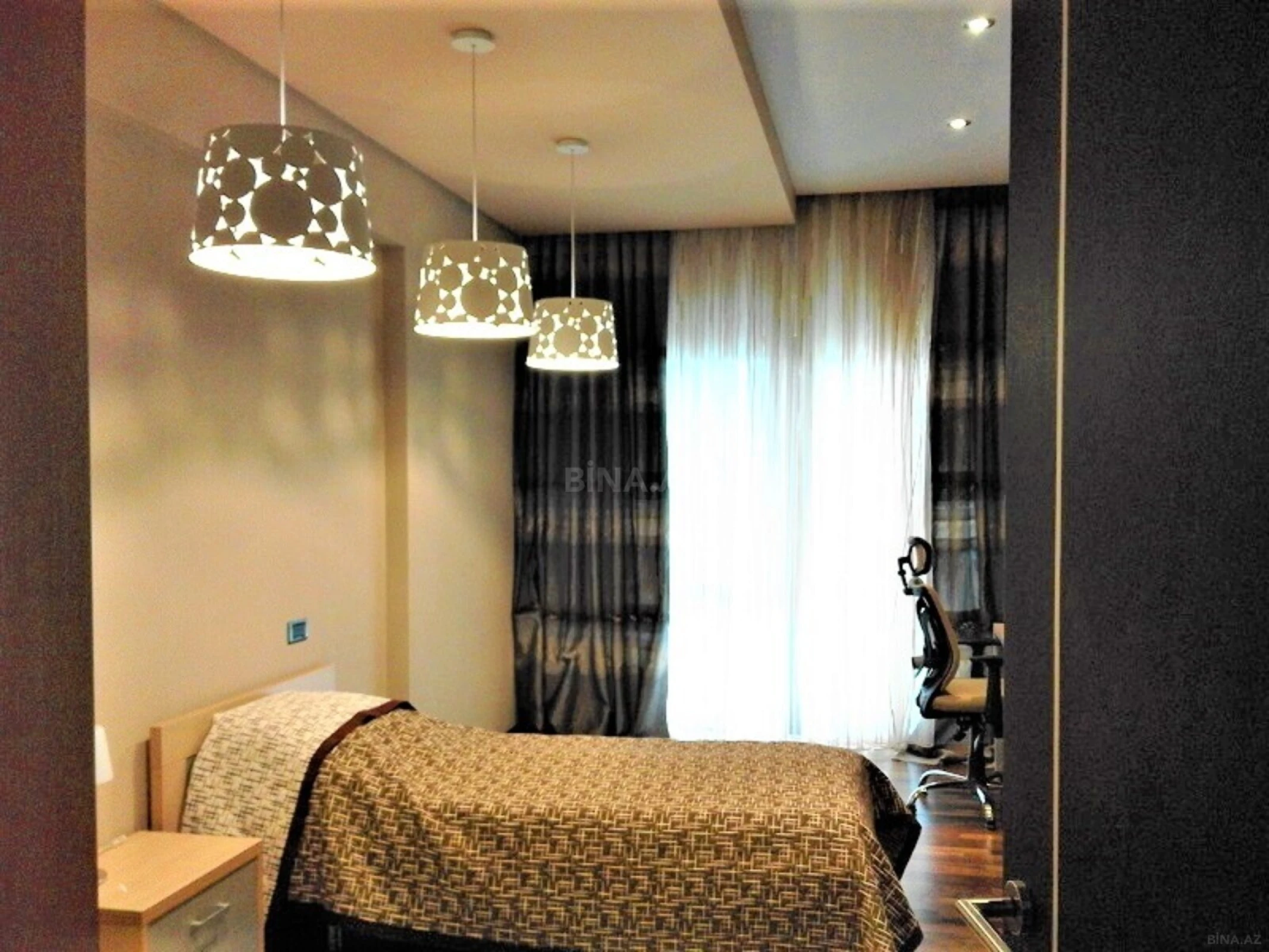 Kirayə verilir 4 otaqlı mənzil 230 m²