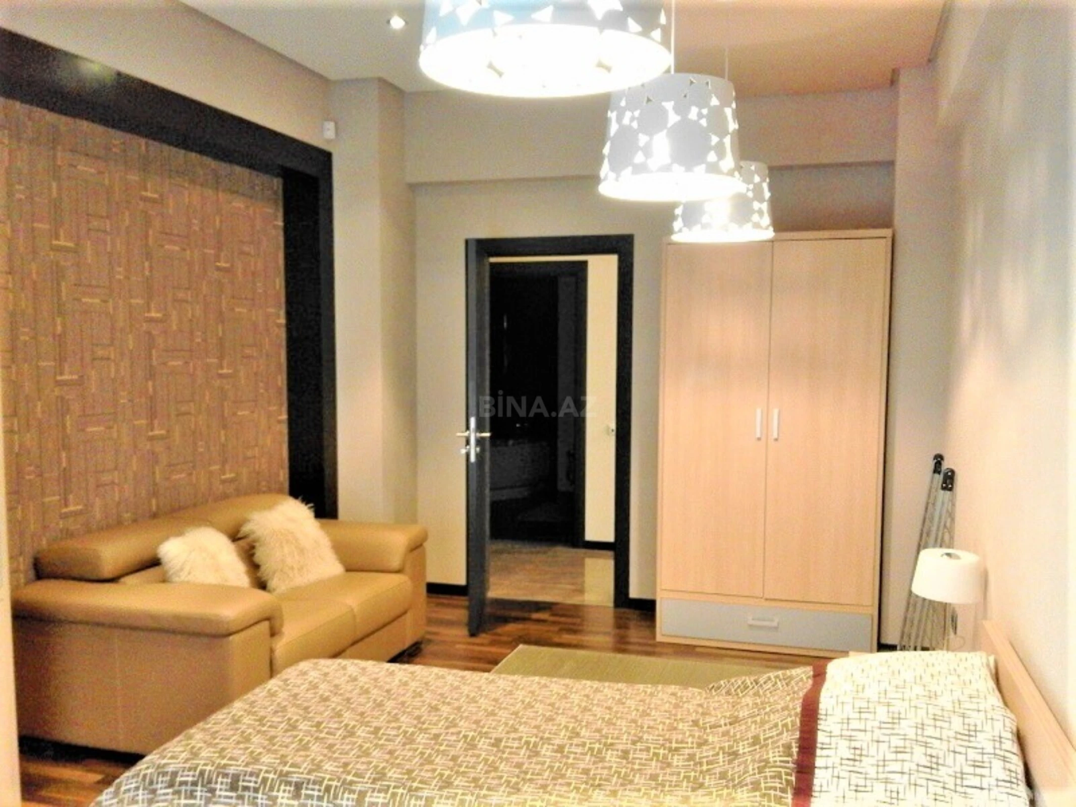 Kirayə verilir 4 otaqlı mənzil 230 m²