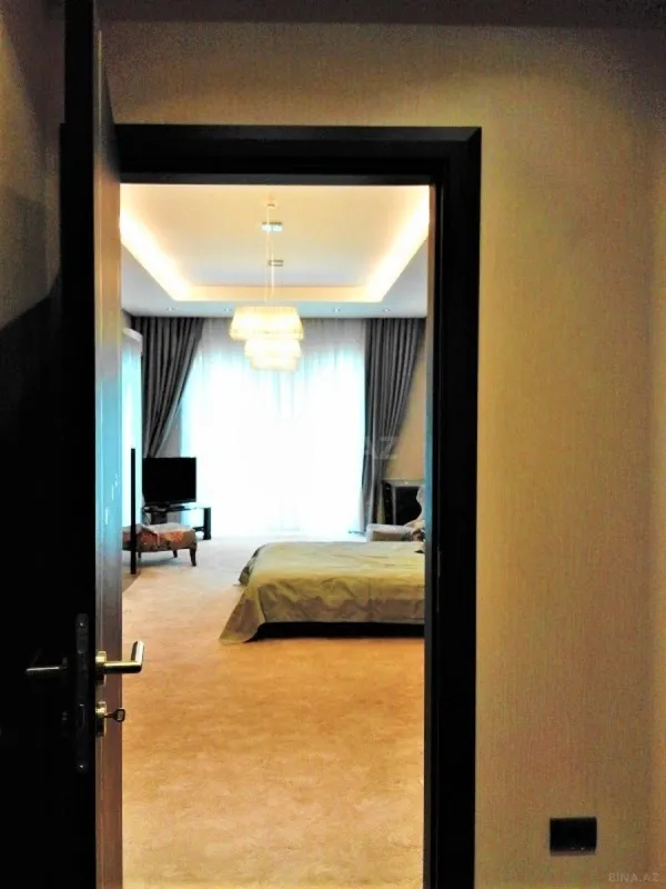 Kirayə verilir 4 otaqlı mənzil 230 m²