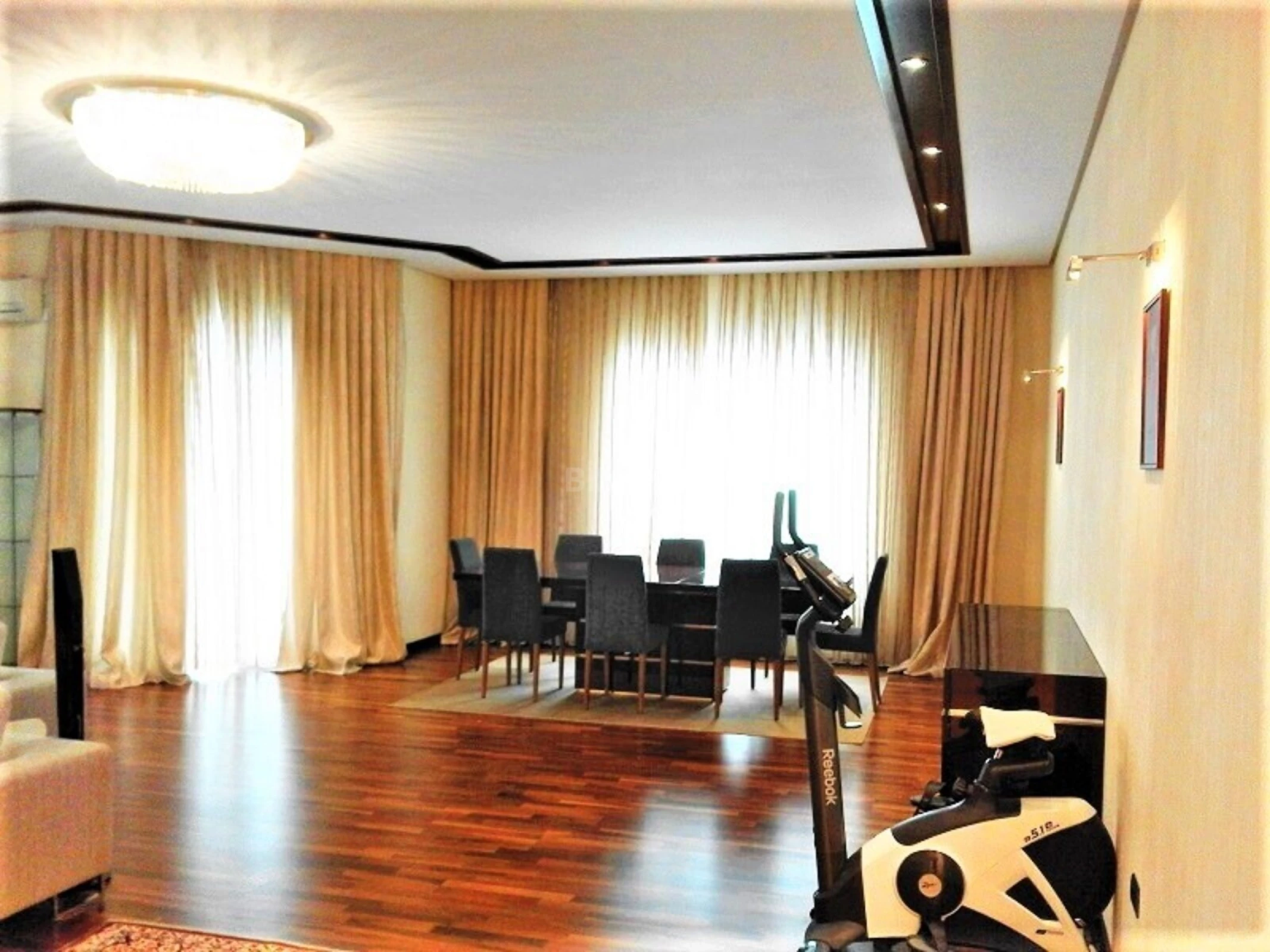 Kirayə verilir 4 otaqlı mənzil 230 m²