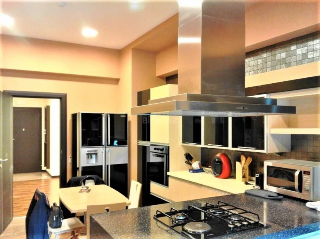 Kirayə verilir 4 otaqlı mənzil 230 m²