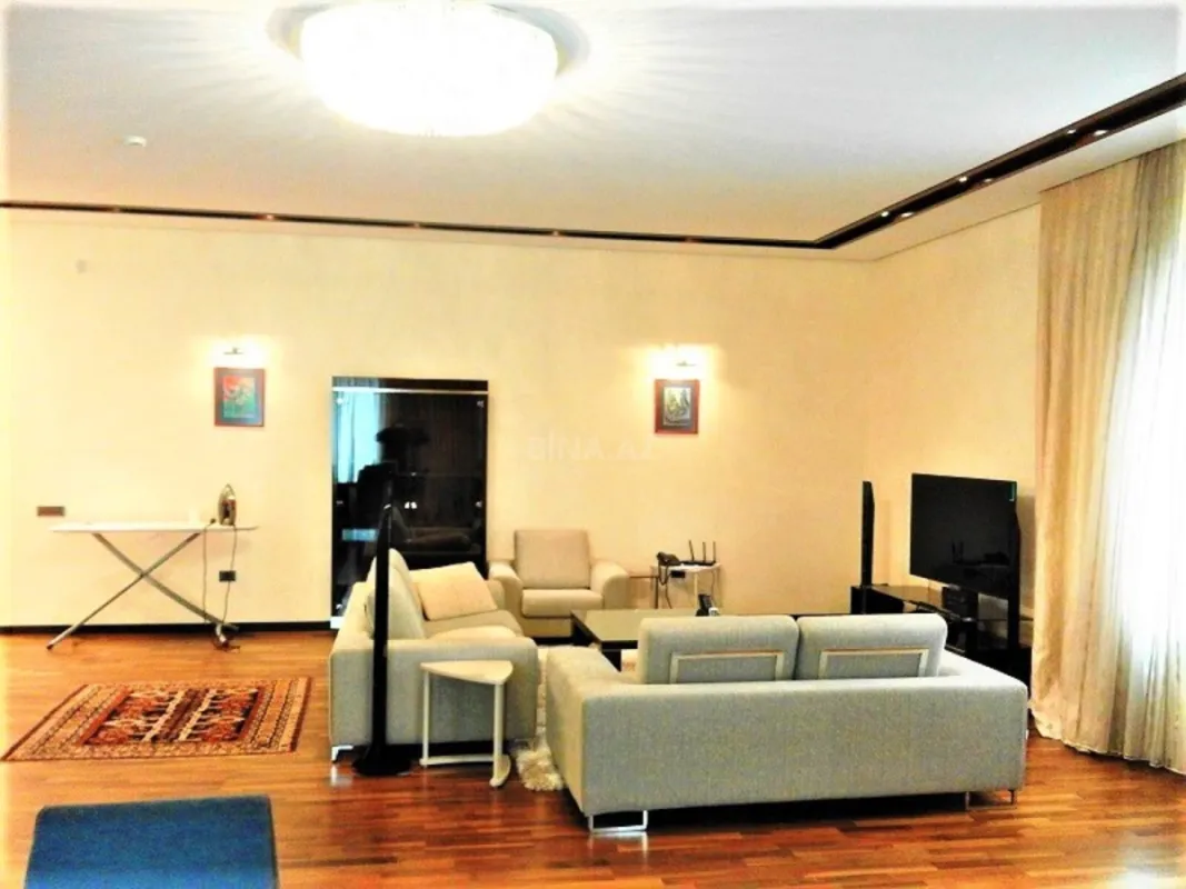 Kirayə verilir 4 otaqlı mənzil 230 m²