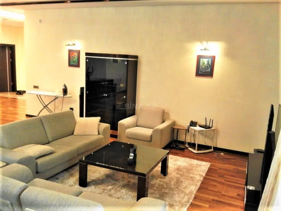 Kirayə verilir 4 otaqlı mənzil 230 m²