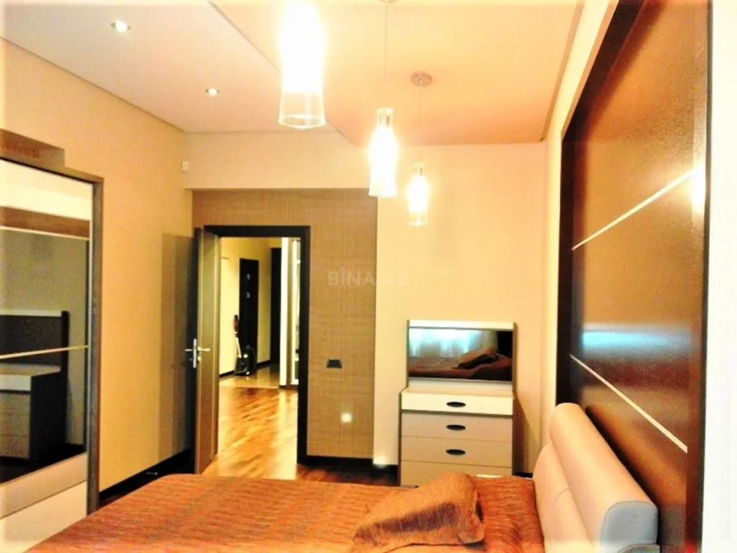 Kirayə verilir 4 otaqlı mənzil 230 m²