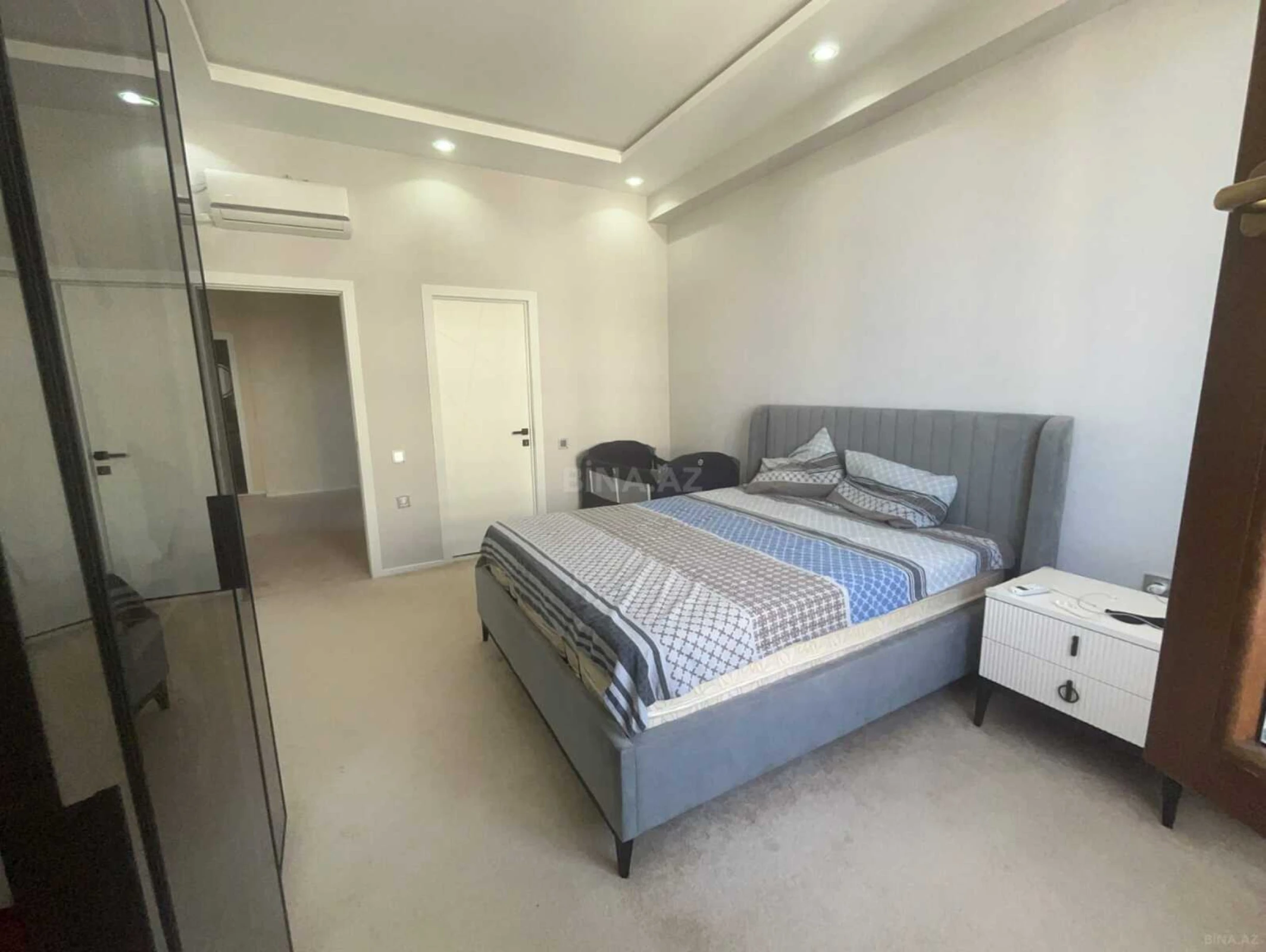 Satılır 3 otaqlı mənzil 113 m²