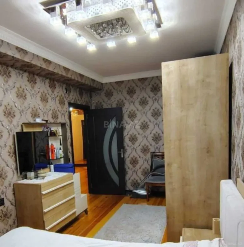 Satılır 3 otaqlı mənzil 122 m²