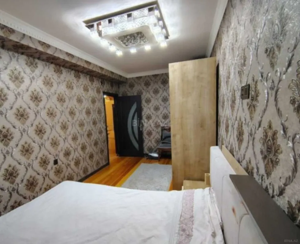 Satılır 3 otaqlı mənzil 122 m²