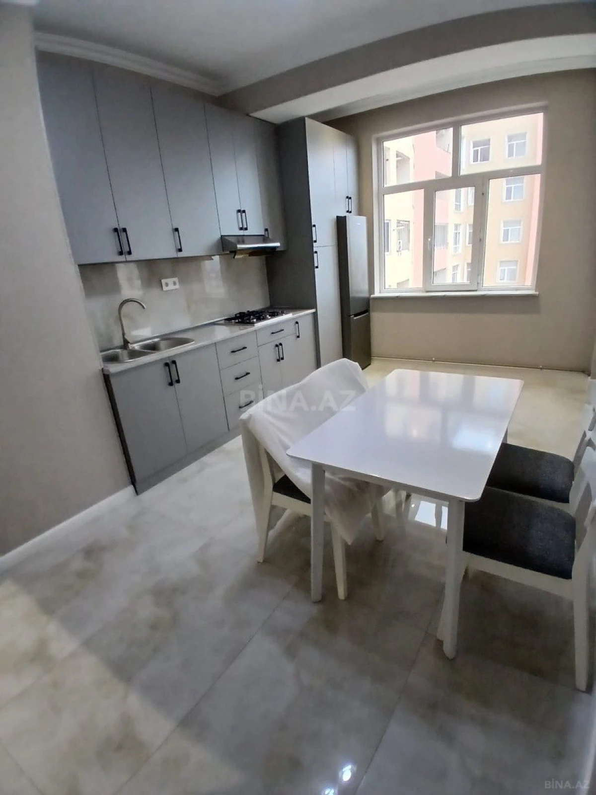 Kirayə verilir 3 otaqlı mənzil 114 m²