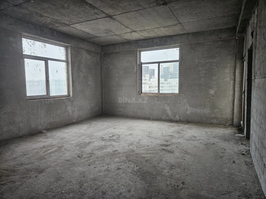 Satılır 3 otaqlı mənzil 131 m²