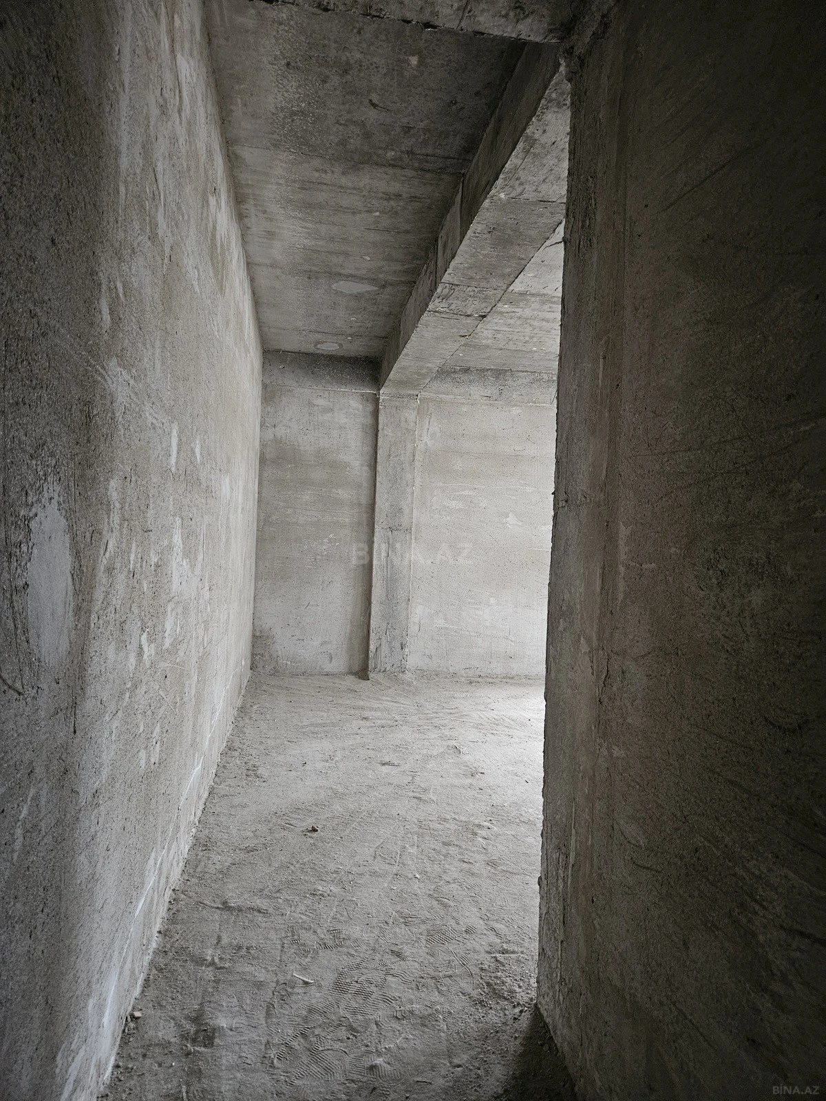 Satılır 3 otaqlı mənzil 131 m²