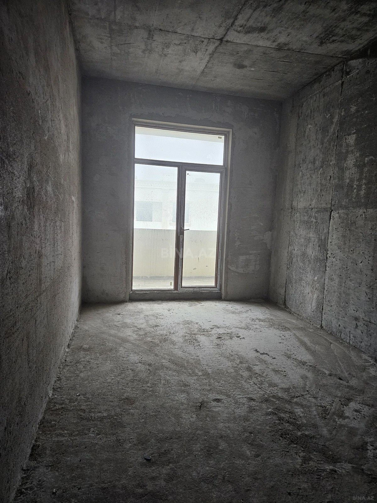 Satılır 3 otaqlı mənzil 131 m²