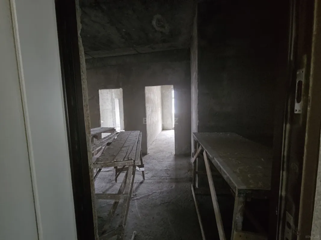 Satılır 3 otaqlı mənzil 131 m²