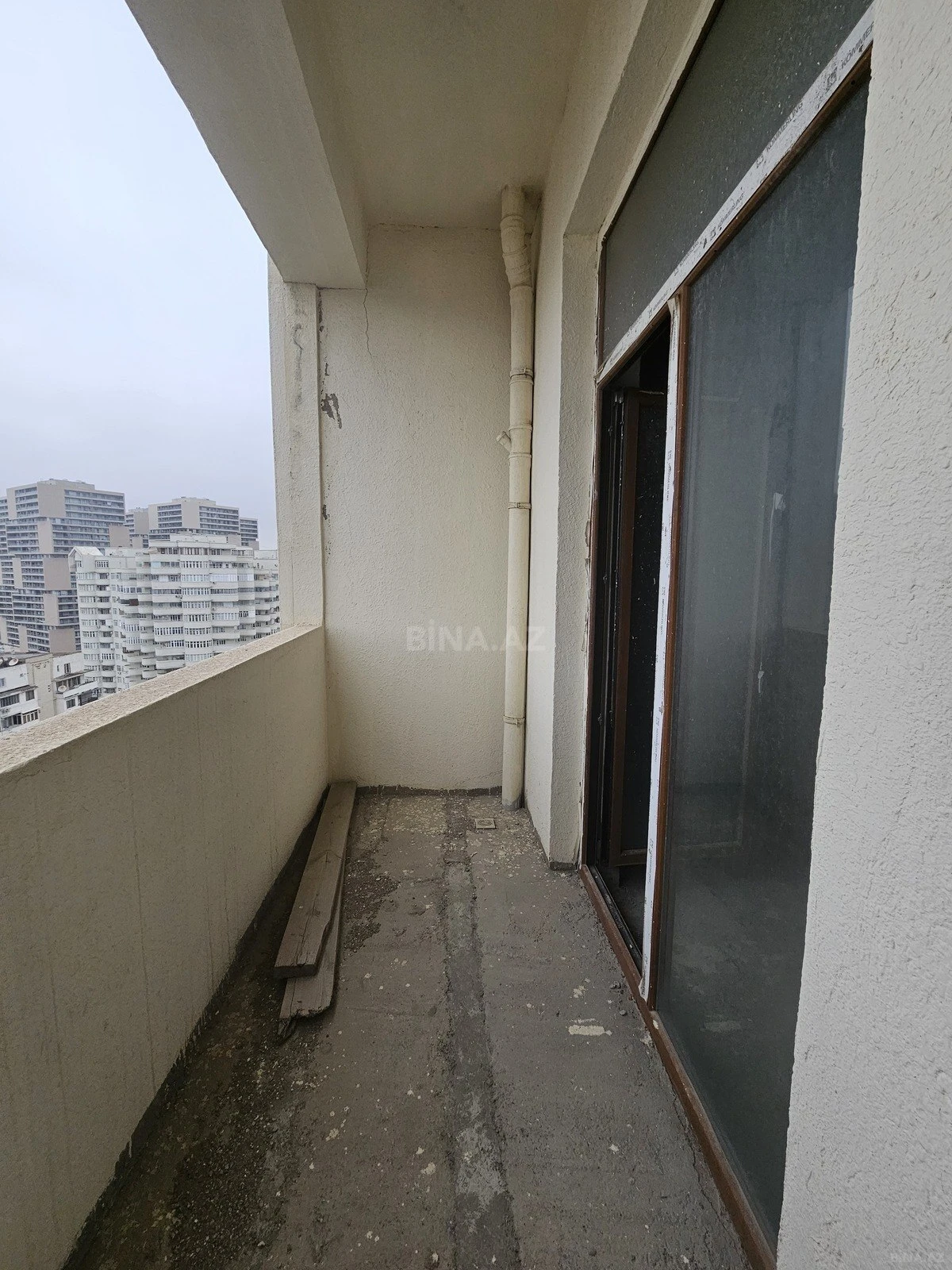 Satılır 3 otaqlı mənzil 131 m²