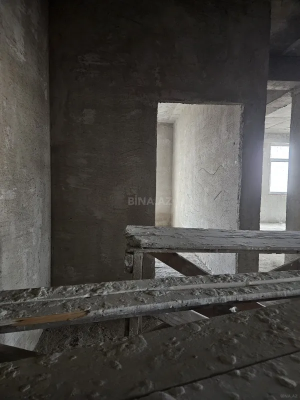 Satılır 3 otaqlı mənzil 131 m²